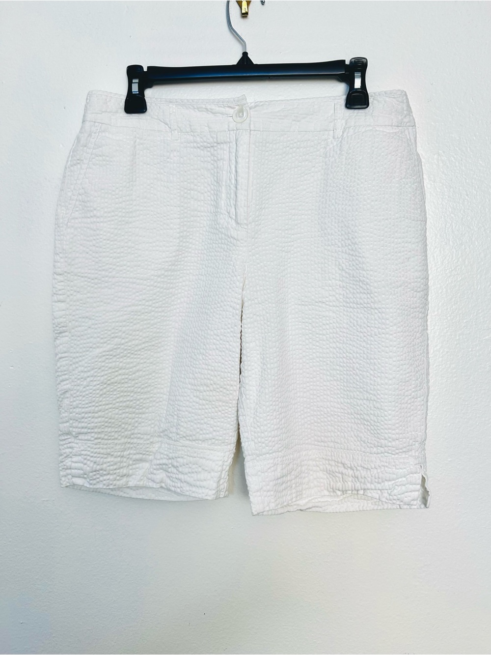 George by Mark Eisen Shorts Women’s 10 White Seersucker Bermuda